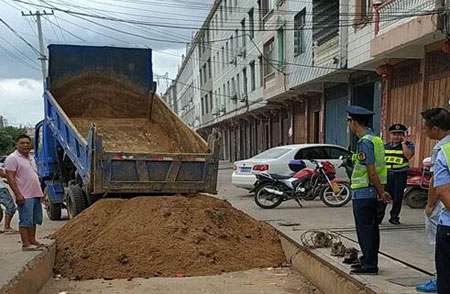 用泥土填滿地基現場