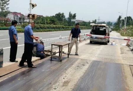 萬佛湖治超卡點對電子汽車衡進行法定計量檢測